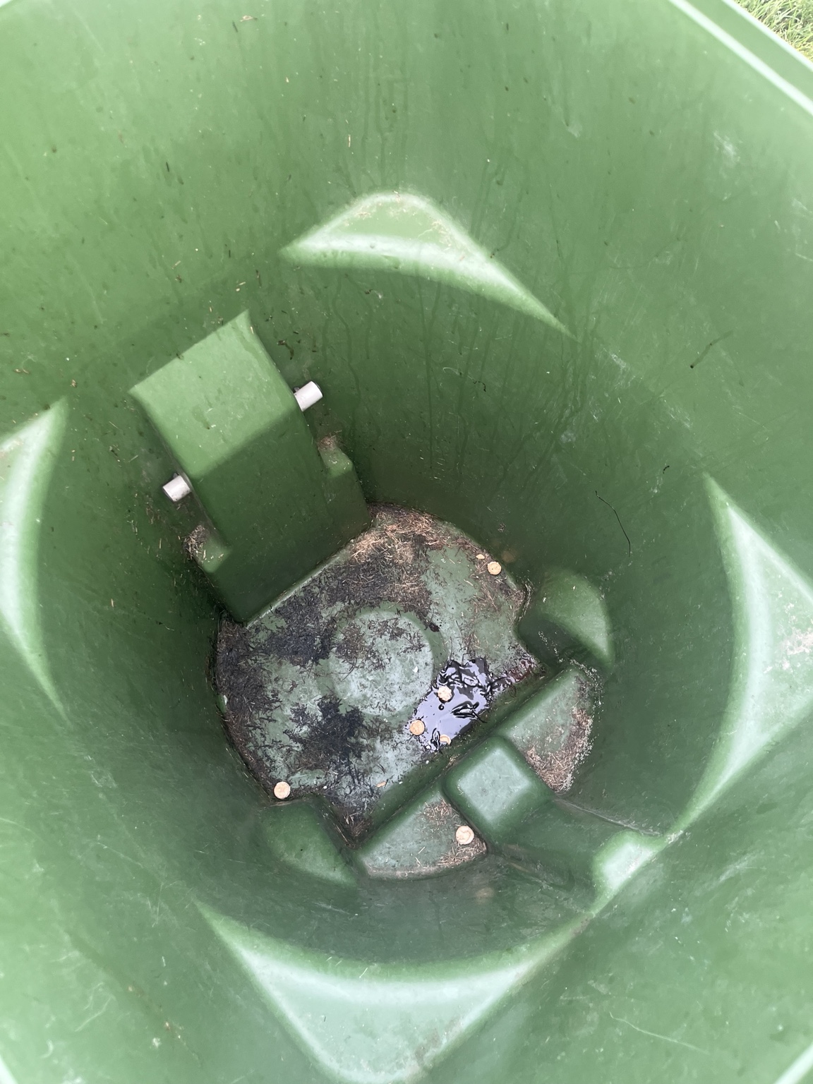 Dirty green bin